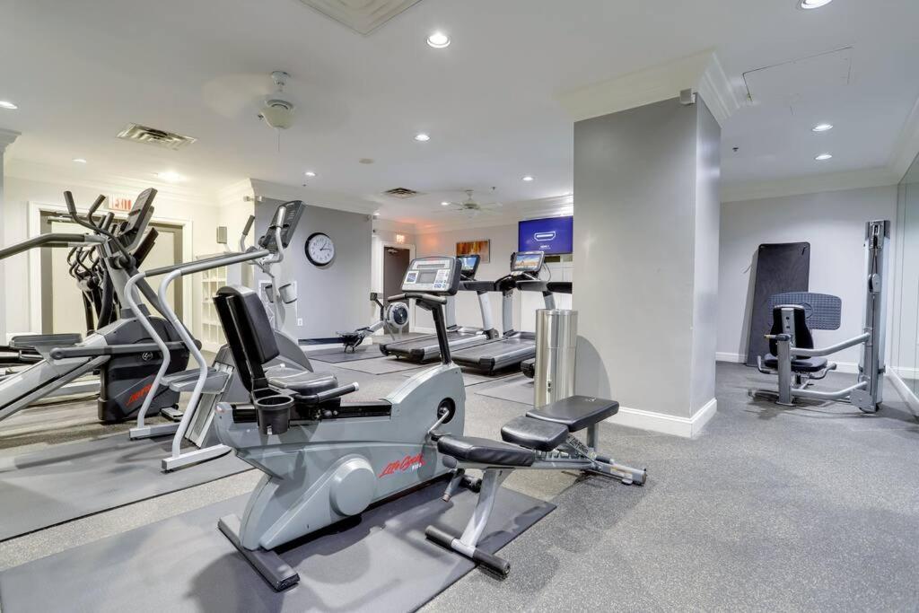 Exclusive Apt In Ballston With Gym Arlington Bagian luar foto