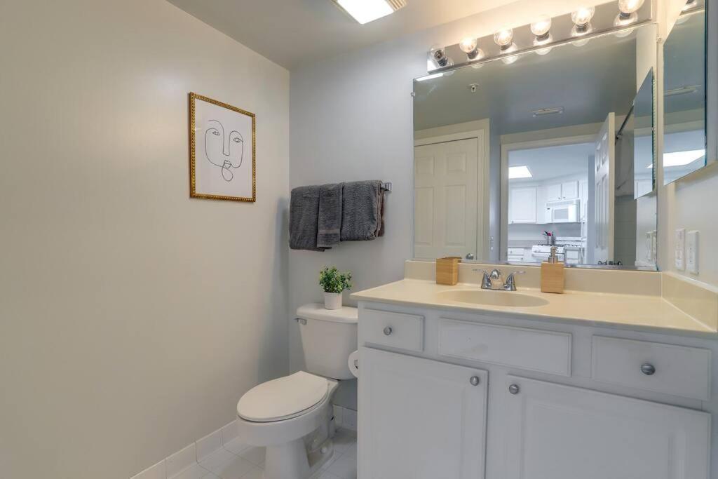 Exclusive Apt In Ballston With Gym Arlington Bagian luar foto